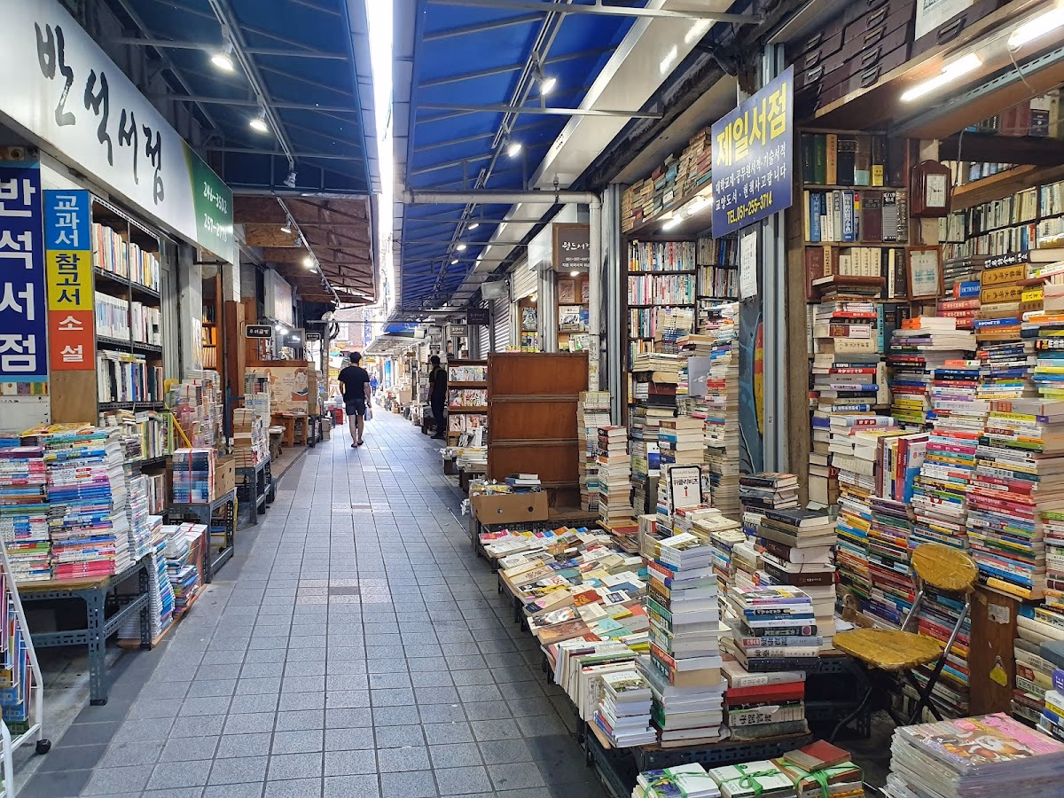 Bosu-dong Book Alley, 70 years of secondhand bookshops