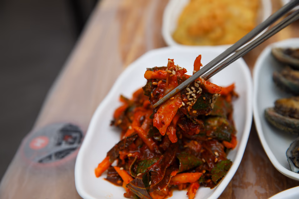 수정횟집 부산 자갈치해안로 활어회 전문점 홈으로 가기, Korean Sashimi Fish Bone Stew, Maeuntang & Seodeori-tang Tradition Guide