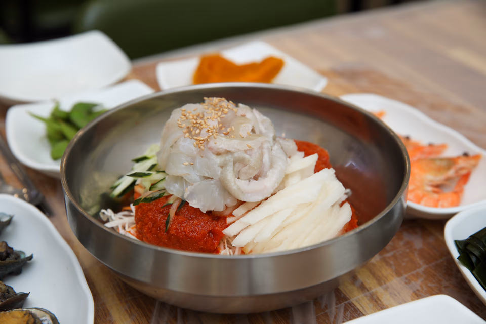 ムルフェと刺身丼の比較, スープの有無が最大の違い