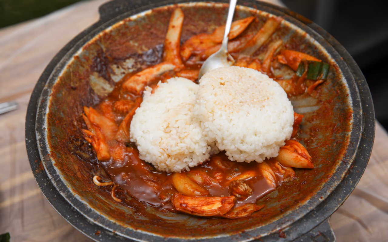 꼼장어 양념 볶음밥, 고소한 김가루와 매콤달콤 양념의 마무리
