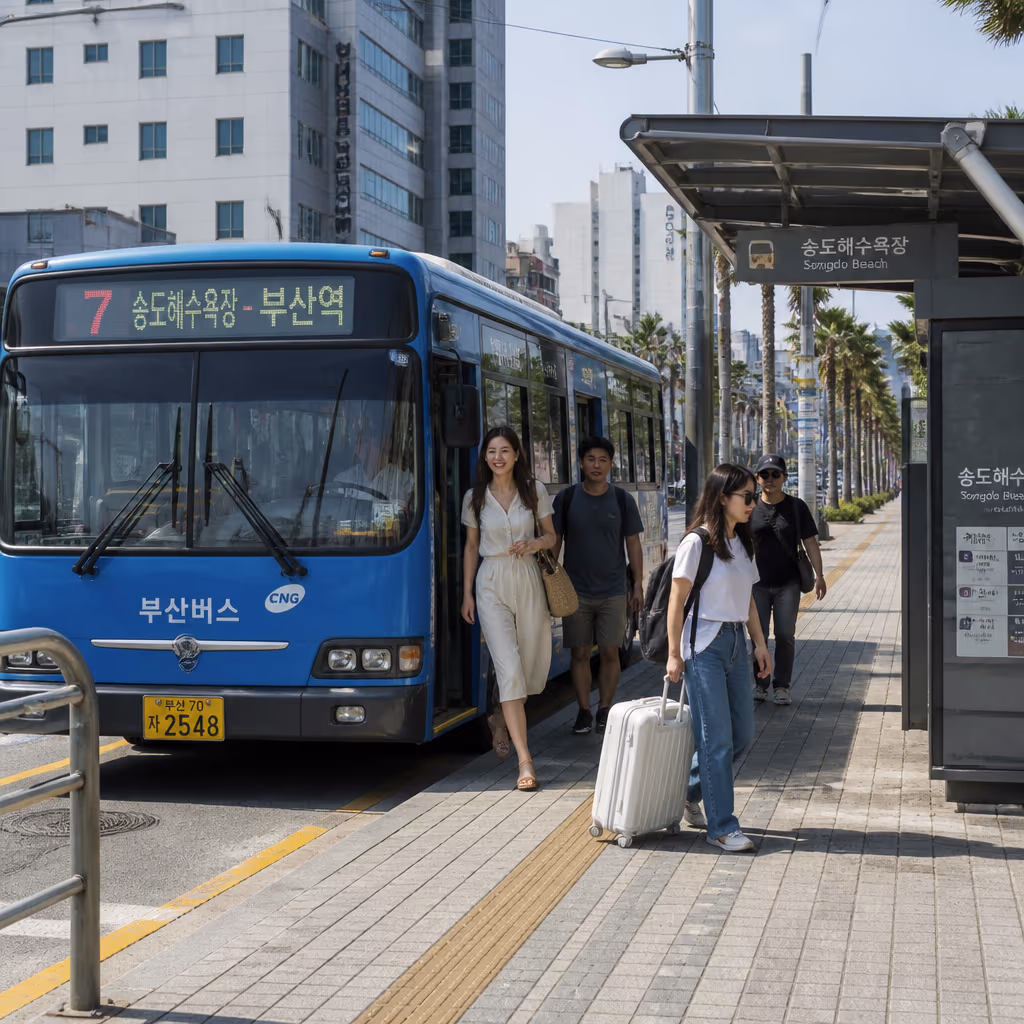 송도해수욕장 정류장에 정차한 부산 시내 노선과 하차하는 관광객 컨셉 (AI 컨셉 이미지)