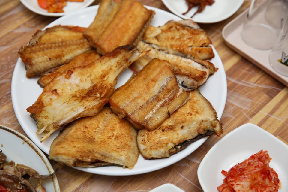 龍頭山公園釜山塔, 俯瞰港灣, 龍頭山公園 #5 釜山烤魚定食 ₩15,000, CP值最高的一餐