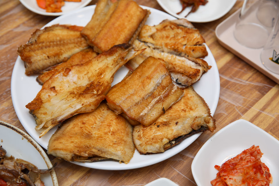 龍頭山公園釜山塔, 俯瞰港灣, 龍頭山公園 #5 釜山烤魚定食 ₩15,000完全攻略, CP值最高的札嘎其早午餐